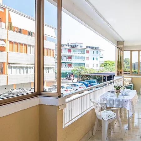 Apartment App, Rosa *